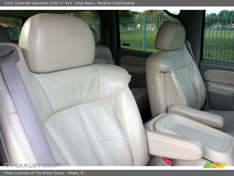 Onyx Black / Medium Gray/Neutral 2002 Chevrolet Suburban 2500 LT 4x4