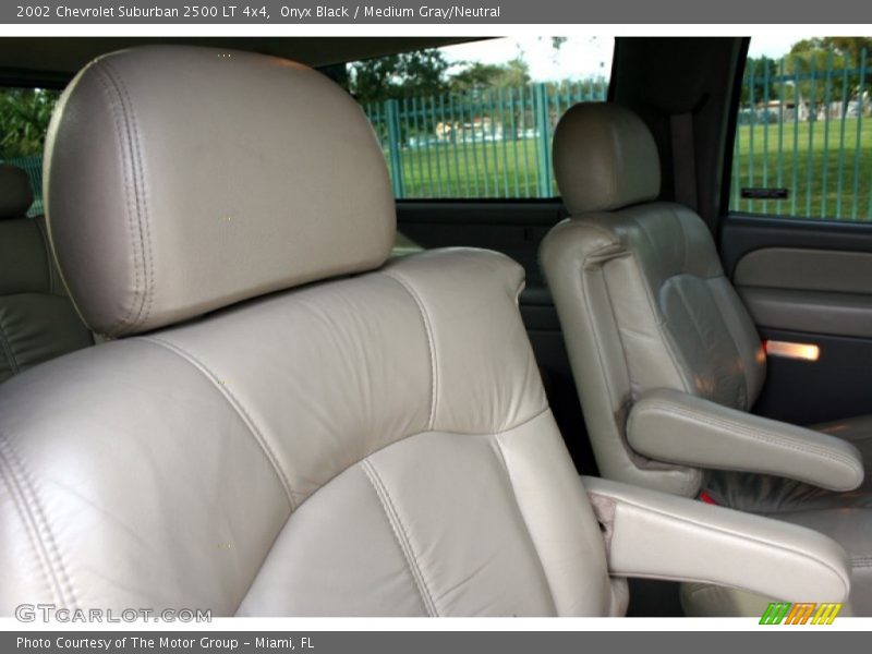 Onyx Black / Medium Gray/Neutral 2002 Chevrolet Suburban 2500 LT 4x4