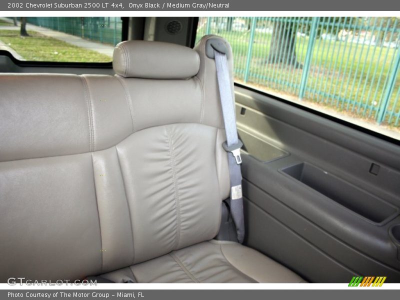 Onyx Black / Medium Gray/Neutral 2002 Chevrolet Suburban 2500 LT 4x4