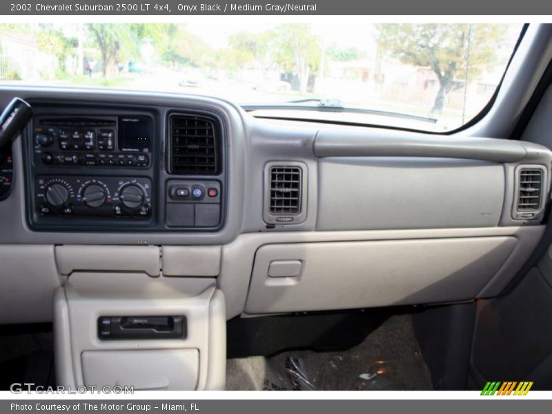 Onyx Black / Medium Gray/Neutral 2002 Chevrolet Suburban 2500 LT 4x4
