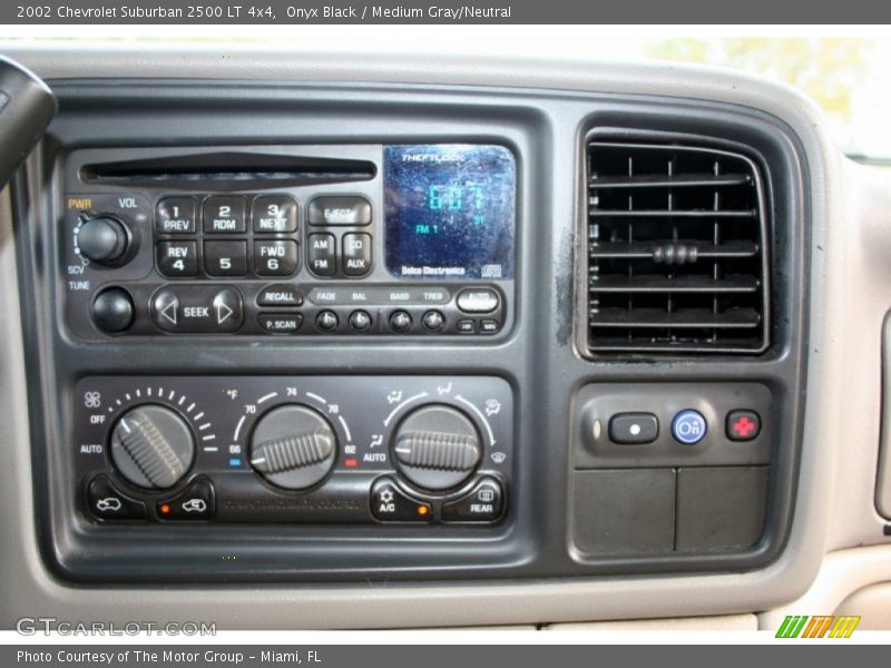 Onyx Black / Medium Gray/Neutral 2002 Chevrolet Suburban 2500 LT 4x4