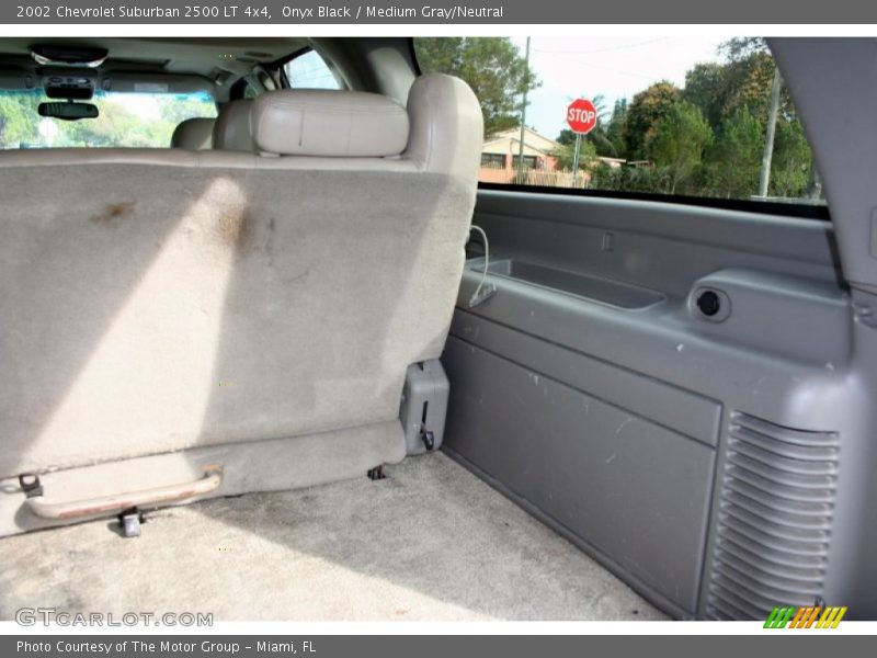 Onyx Black / Medium Gray/Neutral 2002 Chevrolet Suburban 2500 LT 4x4