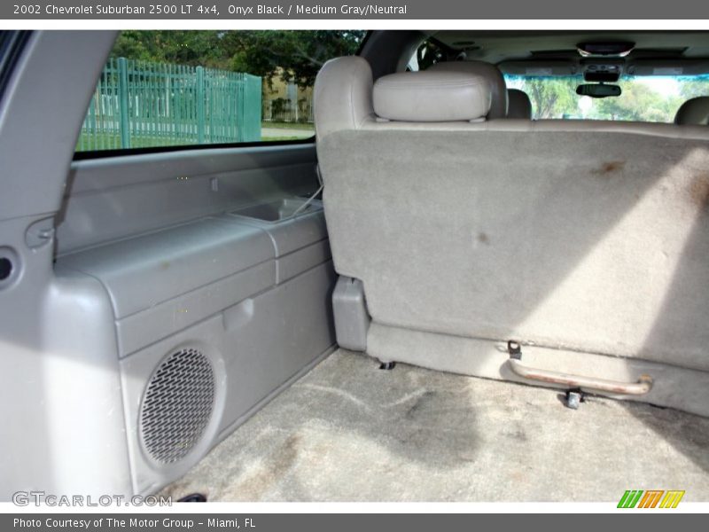 Onyx Black / Medium Gray/Neutral 2002 Chevrolet Suburban 2500 LT 4x4