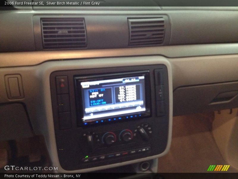 Silver Birch Metallic / Flint Grey 2006 Ford Freestar SE