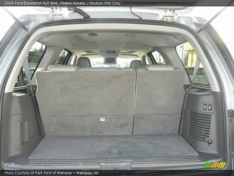 Pewter Metallic / Medium Flint Grey 2006 Ford Expedition XLT 4x4