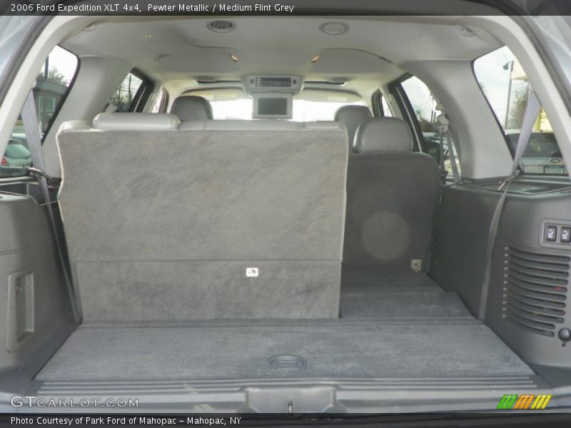 Pewter Metallic / Medium Flint Grey 2006 Ford Expedition XLT 4x4