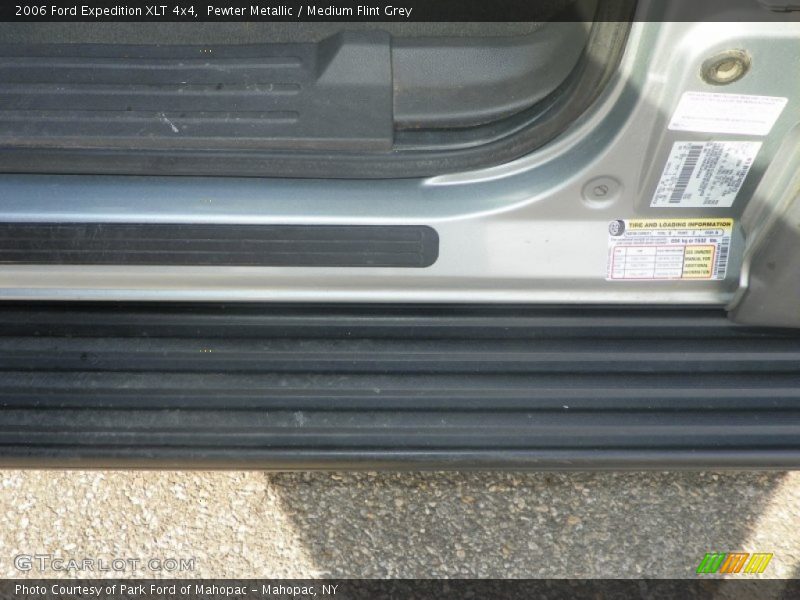 Pewter Metallic / Medium Flint Grey 2006 Ford Expedition XLT 4x4