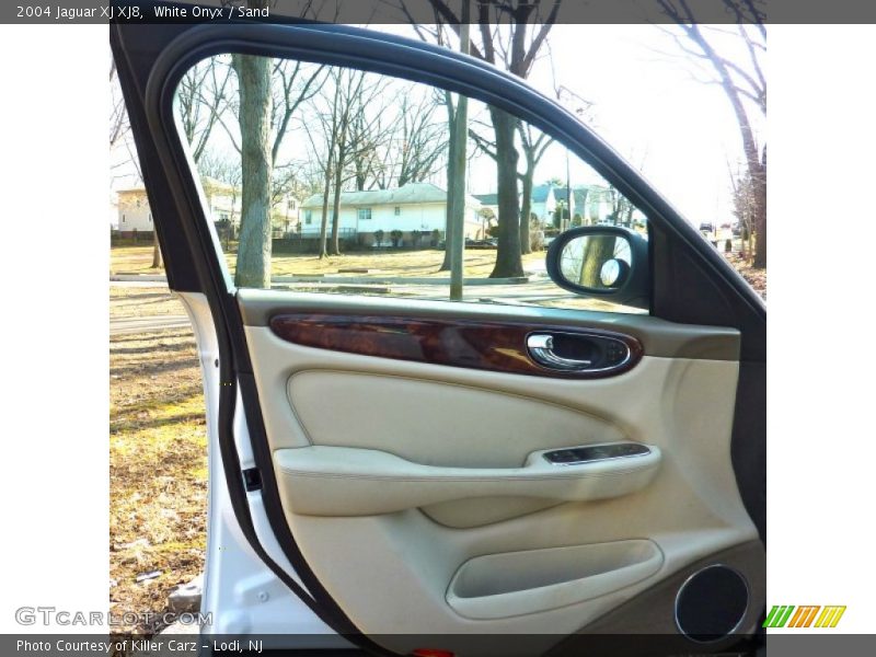 White Onyx / Sand 2004 Jaguar XJ XJ8