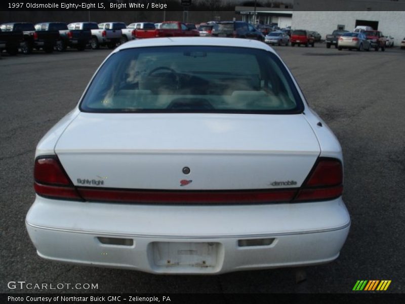 Bright White / Beige 1997 Oldsmobile Eighty-Eight LS