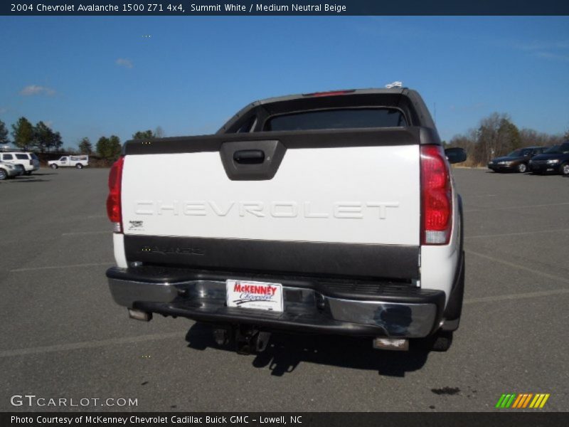 Summit White / Medium Neutral Beige 2004 Chevrolet Avalanche 1500 Z71 4x4