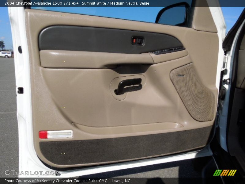 Summit White / Medium Neutral Beige 2004 Chevrolet Avalanche 1500 Z71 4x4