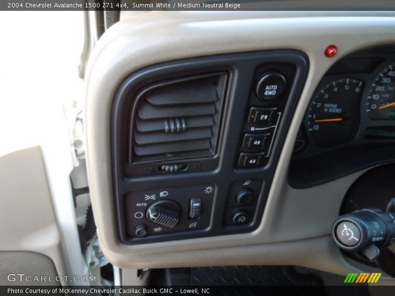 Summit White / Medium Neutral Beige 2004 Chevrolet Avalanche 1500 Z71 4x4