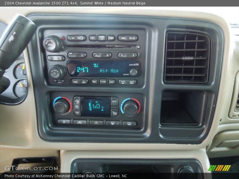 Summit White / Medium Neutral Beige 2004 Chevrolet Avalanche 1500 Z71 4x4