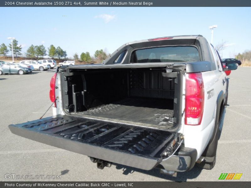 Summit White / Medium Neutral Beige 2004 Chevrolet Avalanche 1500 Z71 4x4