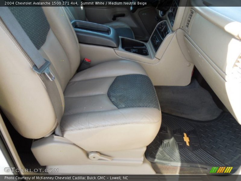 Summit White / Medium Neutral Beige 2004 Chevrolet Avalanche 1500 Z71 4x4