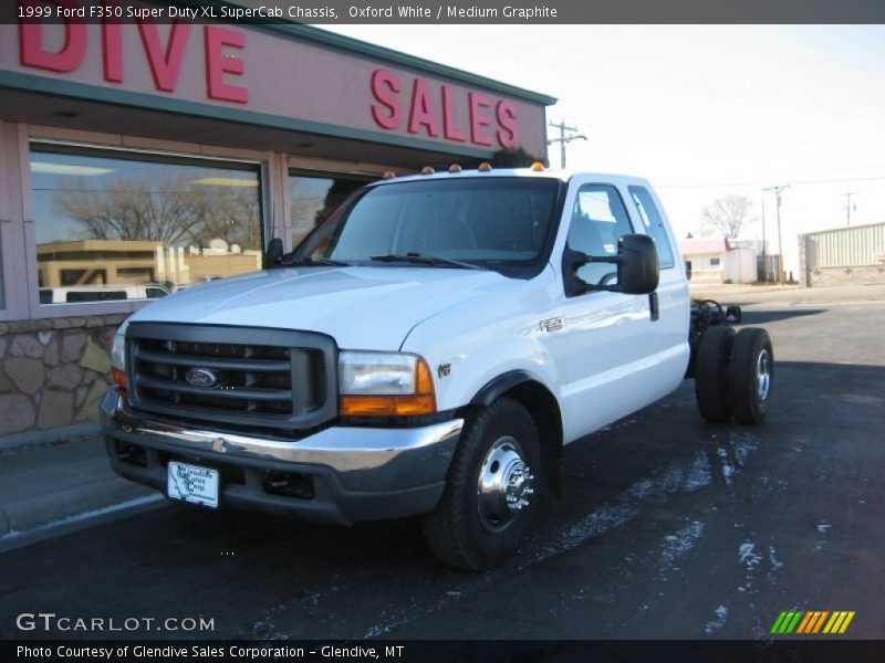 Oxford White / Medium Graphite 1999 Ford F350 Super Duty XL SuperCab Chassis