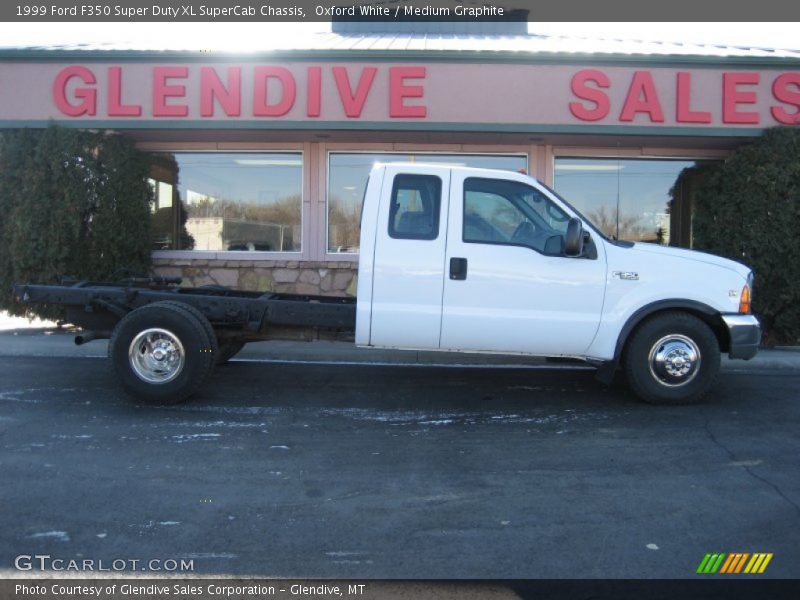 Oxford White / Medium Graphite 1999 Ford F350 Super Duty XL SuperCab Chassis