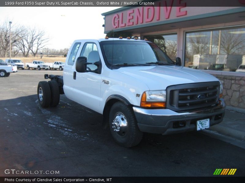 Oxford White / Medium Graphite 1999 Ford F350 Super Duty XL SuperCab Chassis