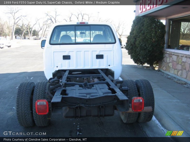 Oxford White / Medium Graphite 1999 Ford F350 Super Duty XL SuperCab Chassis