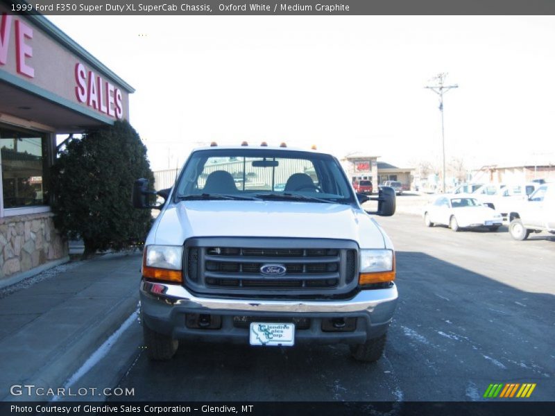 Oxford White / Medium Graphite 1999 Ford F350 Super Duty XL SuperCab Chassis