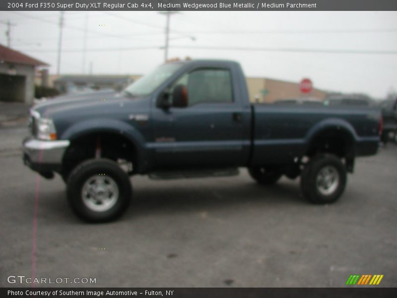 Medium Wedgewood Blue Metallic / Medium Parchment 2004 Ford F350 Super Duty XLT Regular Cab 4x4