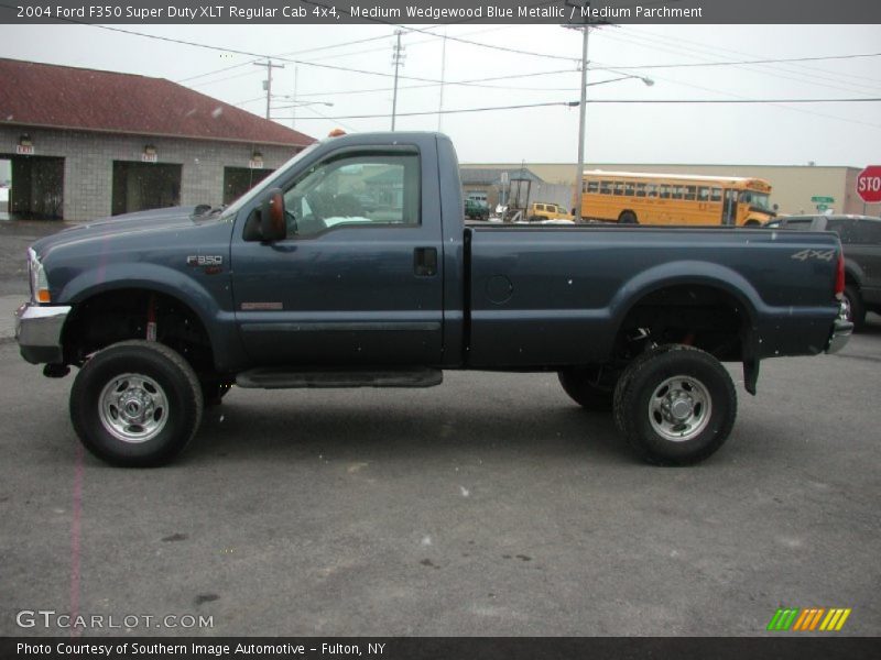 Medium Wedgewood Blue Metallic / Medium Parchment 2004 Ford F350 Super Duty XLT Regular Cab 4x4