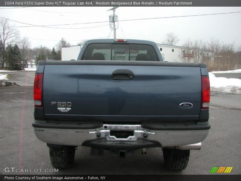 Medium Wedgewood Blue Metallic / Medium Parchment 2004 Ford F350 Super Duty XLT Regular Cab 4x4