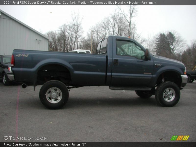Medium Wedgewood Blue Metallic / Medium Parchment 2004 Ford F350 Super Duty XLT Regular Cab 4x4
