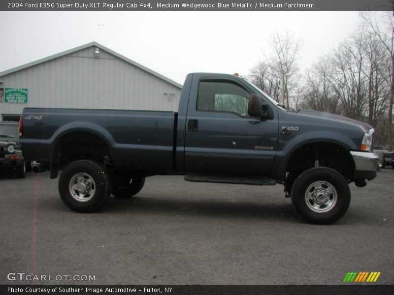 Medium Wedgewood Blue Metallic / Medium Parchment 2004 Ford F350 Super Duty XLT Regular Cab 4x4