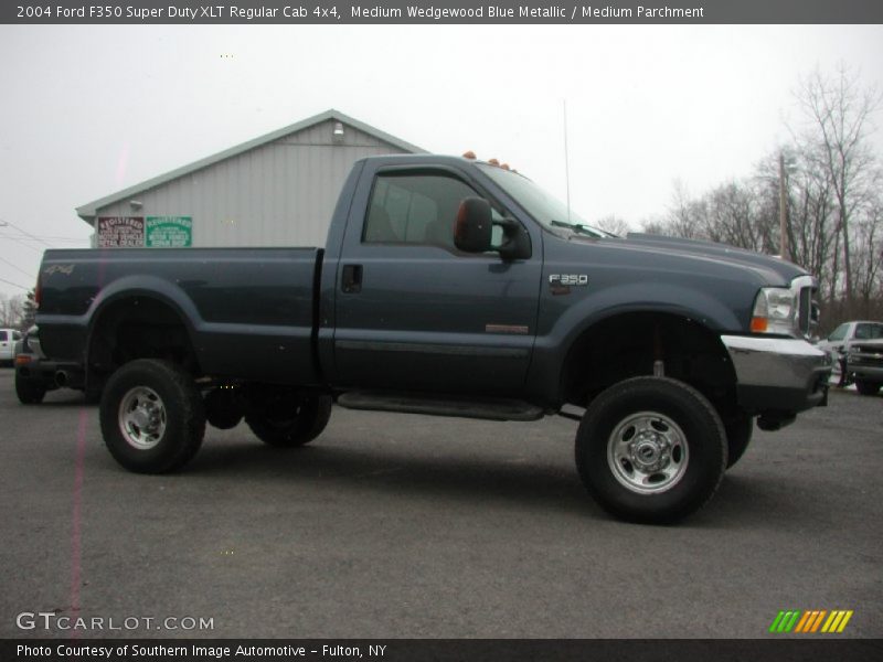 Medium Wedgewood Blue Metallic / Medium Parchment 2004 Ford F350 Super Duty XLT Regular Cab 4x4