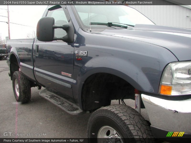 Medium Wedgewood Blue Metallic / Medium Parchment 2004 Ford F350 Super Duty XLT Regular Cab 4x4
