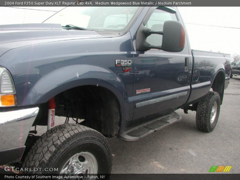 Medium Wedgewood Blue Metallic / Medium Parchment 2004 Ford F350 Super Duty XLT Regular Cab 4x4