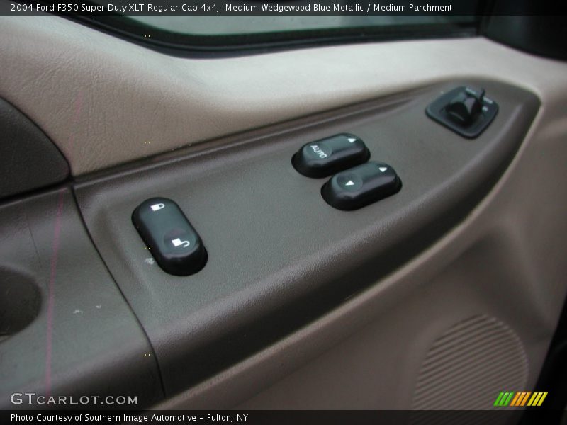Medium Wedgewood Blue Metallic / Medium Parchment 2004 Ford F350 Super Duty XLT Regular Cab 4x4
