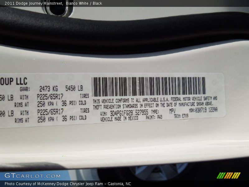 Bianco White / Black 2011 Dodge Journey Mainstreet