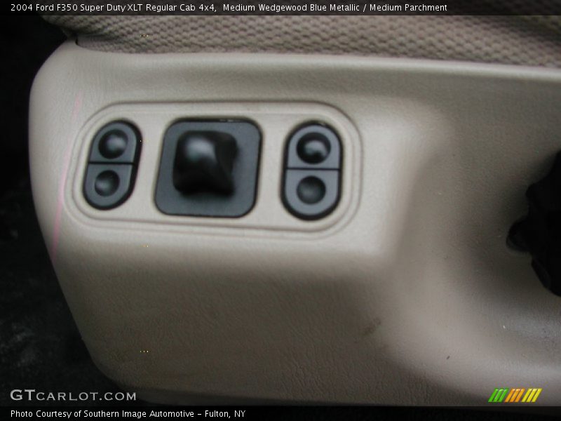 Medium Wedgewood Blue Metallic / Medium Parchment 2004 Ford F350 Super Duty XLT Regular Cab 4x4