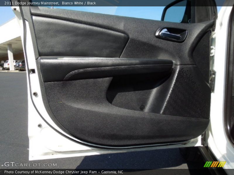 Bianco White / Black 2011 Dodge Journey Mainstreet