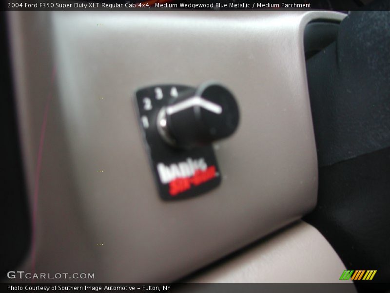 Medium Wedgewood Blue Metallic / Medium Parchment 2004 Ford F350 Super Duty XLT Regular Cab 4x4