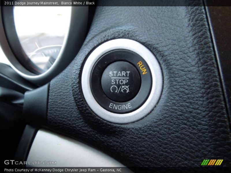 Bianco White / Black 2011 Dodge Journey Mainstreet