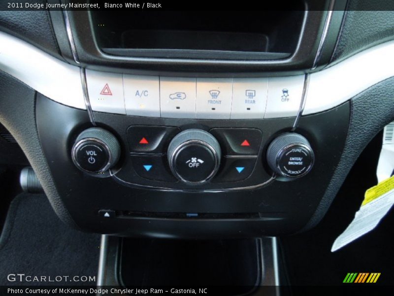 Bianco White / Black 2011 Dodge Journey Mainstreet