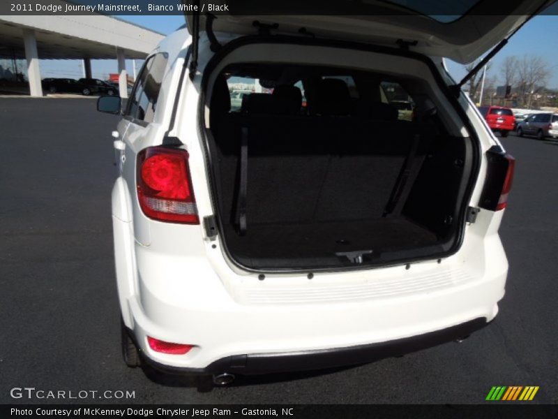 Bianco White / Black 2011 Dodge Journey Mainstreet