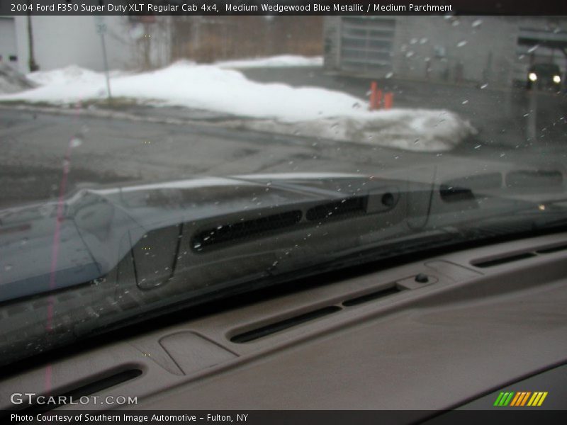 Medium Wedgewood Blue Metallic / Medium Parchment 2004 Ford F350 Super Duty XLT Regular Cab 4x4
