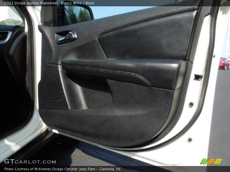 Bianco White / Black 2011 Dodge Journey Mainstreet