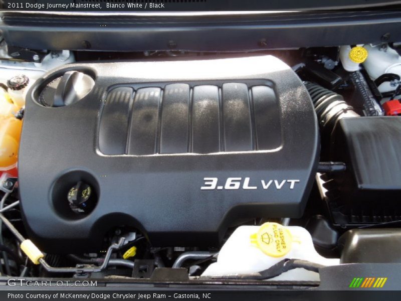Bianco White / Black 2011 Dodge Journey Mainstreet