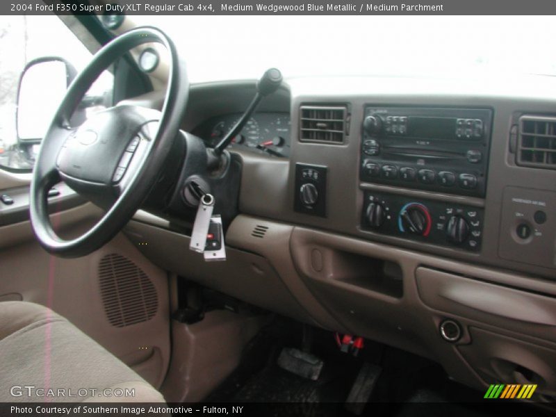 Medium Wedgewood Blue Metallic / Medium Parchment 2004 Ford F350 Super Duty XLT Regular Cab 4x4