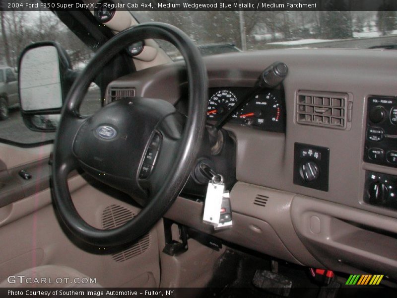 Medium Wedgewood Blue Metallic / Medium Parchment 2004 Ford F350 Super Duty XLT Regular Cab 4x4