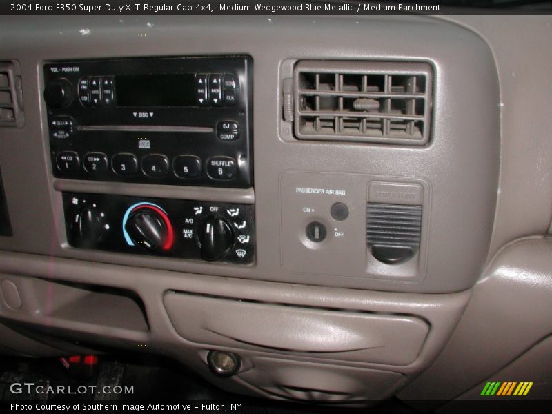 Medium Wedgewood Blue Metallic / Medium Parchment 2004 Ford F350 Super Duty XLT Regular Cab 4x4