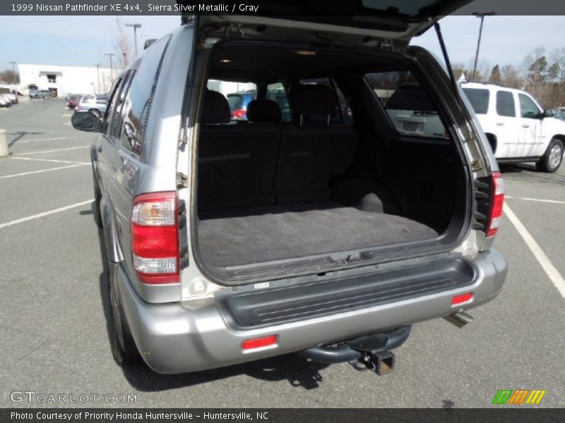 Sierra Silver Metallic / Gray 1999 Nissan Pathfinder XE 4x4