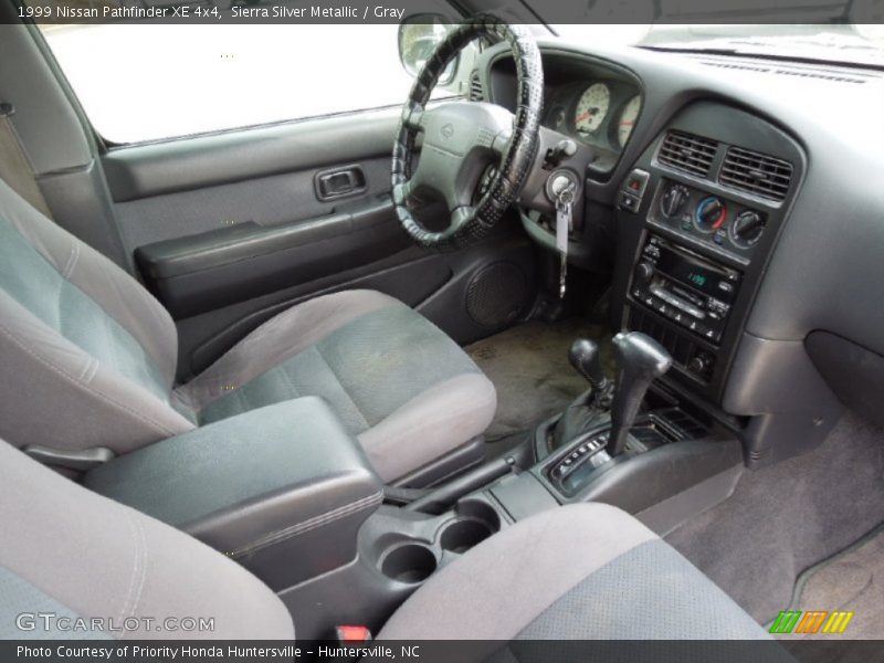 Sierra Silver Metallic / Gray 1999 Nissan Pathfinder XE 4x4