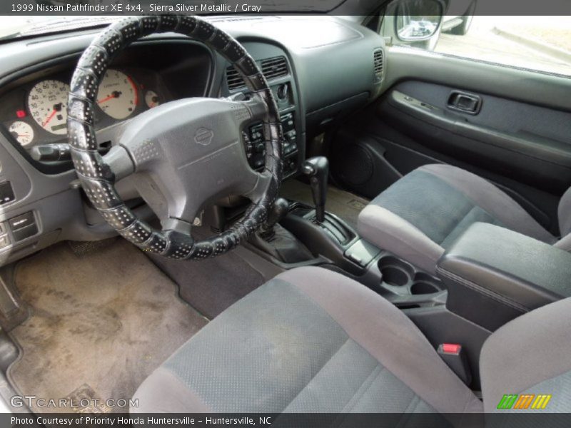 Sierra Silver Metallic / Gray 1999 Nissan Pathfinder XE 4x4