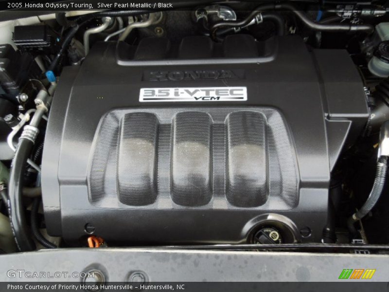 Silver Pearl Metallic / Black 2005 Honda Odyssey Touring